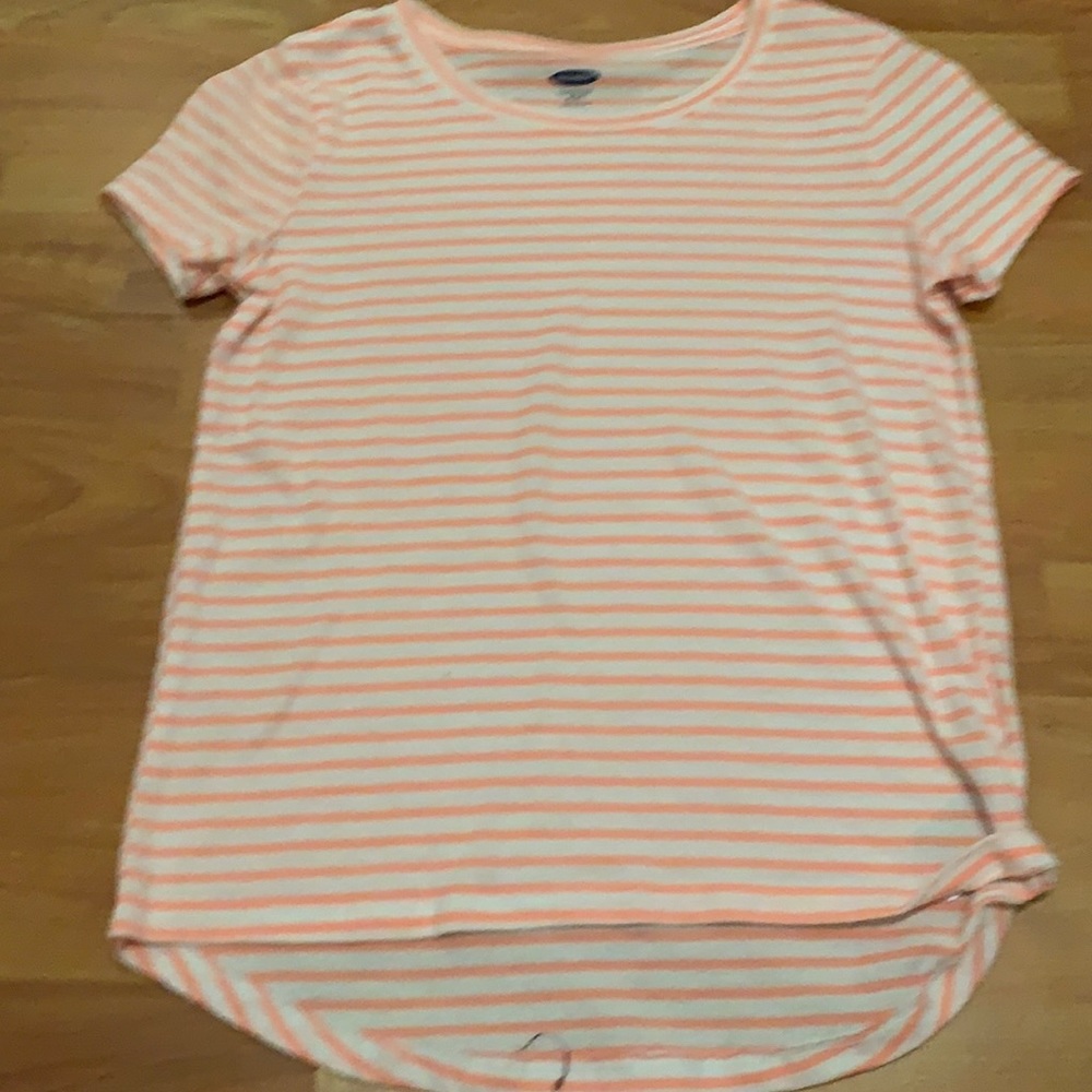 Old Navy Girls shirt with lines.